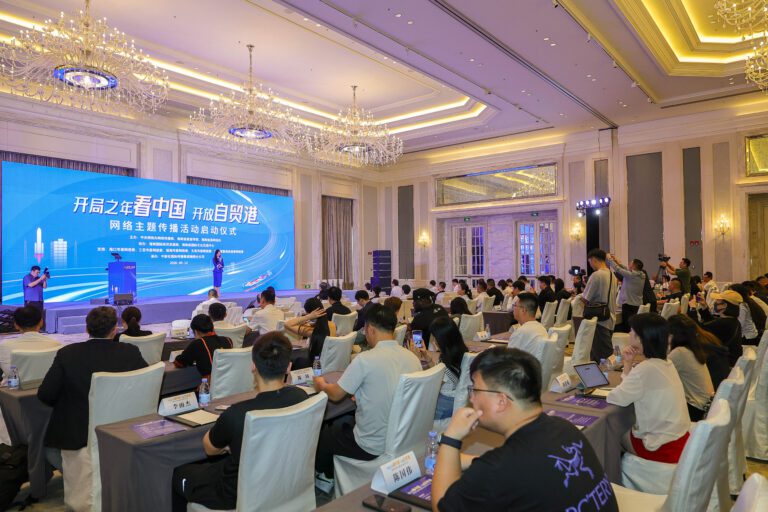 Vlogueiro americano “Tio Tuomi”: contando as histórias de Hainan para o mundo