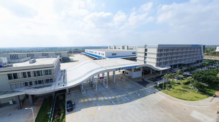 Ano inicial observa a China · Porto de Livre Comércio Aberto: do “fluxo aeroportuário” ao “incremento econômico”