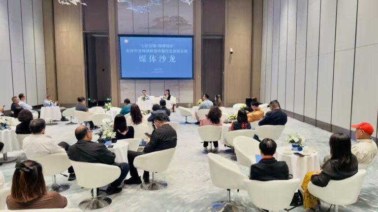 Associação de Jornalistas da China realiza salão internacional de imprensa em Kunming