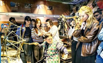 Professores russos participam de evento cultural da peônia em Heze