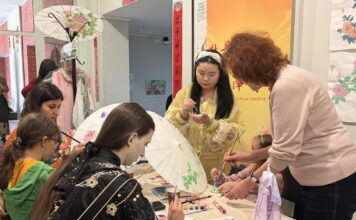 Evento cultural da peônia é realizado na Bulgária e amplia intercâmbio internacional