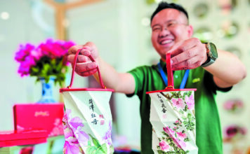Distrito de Mudan, Heze, Shandong: Peônias embarcam no sucesso das vendas online