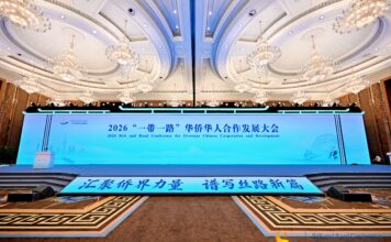 Conferência de Cooperação e Desenvolvimento dos Chineses Ultramarinos da Iniciativa Cinturão e Rota 2026 é inaugurada; cerca de 700 representantes de 120 países e regiões reúnem-se em Chengdu