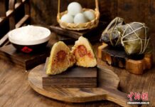 Em busca dos sabores de Ding’an: a “tradição ancestral” e os “novos sabores” do zongzi cozido em fogo de lenha há mil anos