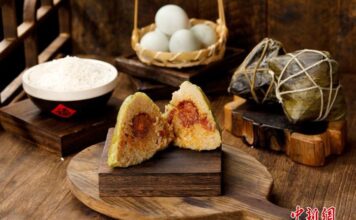 Em busca dos sabores de Ding’an: a “tradição ancestral” e os “novos sabores” do zongzi cozido em fogo de lenha há mil anos