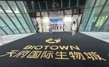 De medicamentos inovadores à odontologia digital: mídia chinesa no exterior vivencia a vitalidade da inovação tecnológica da Zona de Desenvolvimento de Alta Tecnologia de Chengdu