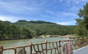 Entre Montanhas e Cultura: Mídia Internacional Descobre os Encantos Turísticos de Tianzhao Shan