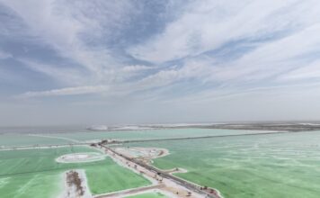 Sobre o mar de sal, o céu se reflete: uma visita ao Lago Salgado Qarhan e à indústria salineira de Qinghai