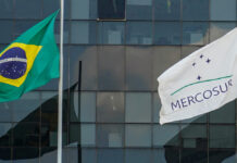 Novo acordo digital do Mercosul facilita transações e redefine regras para empresas online Bandeiras do Brasil e do Mercosul; foto de arquivo de Rafa Neddermeyer, Agência Brasil