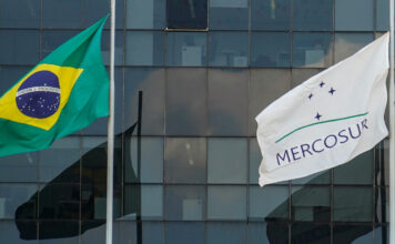 Novo acordo digital do Mercosul facilita transações e redefine regras para empresas online Bandeiras do Brasil e do Mercosul; foto de arquivo de Rafa Neddermeyer, Agência Brasil