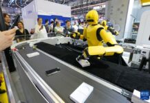 Indústria de alta tecnologia sustenta economia chinesa, mas demanda interna segue como desafio Robô em linha de inspeção industrial na China; foto de arquivo de Ju Huanzong, Xinhua