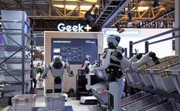 China cria quase 200 padrões de inteligência artificial e acelera preparação para o 6G Robôs humanoides demonstram seleção e triagem durante conferência de inteligência artificial em Shanghai