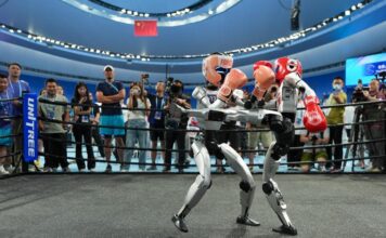 Pequim transforma jogos de robôs humanoides em laboratório para aplicações reais Robôs humanoides disputam luta nos Jogos Mundiais de Robôs Humanoides de 2025, em Pequim; foto de arquivo de Ju Huanzong, Xinhua