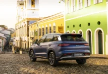BYD Lança Primeiro Híbrido Flex Fabricado no Brasil, Impulsionando Produção Local