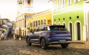 BYD Lança Primeiro Híbrido Flex Fabricado no Brasil, Impulsionando Produção Local