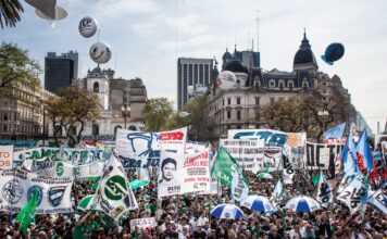 Argentina perde 31 mil empresas, mas dados mostram economia em duas velocidades