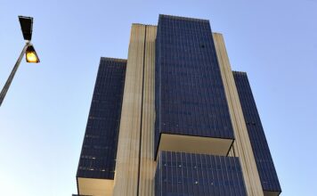 Copom reduz Selic a 13,75%, mas mantém sinal de cautela com inflação e cenário externo