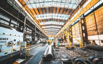 Lucros industriais da China crescem 15,7%, mas avanço perde ritmo em agosto